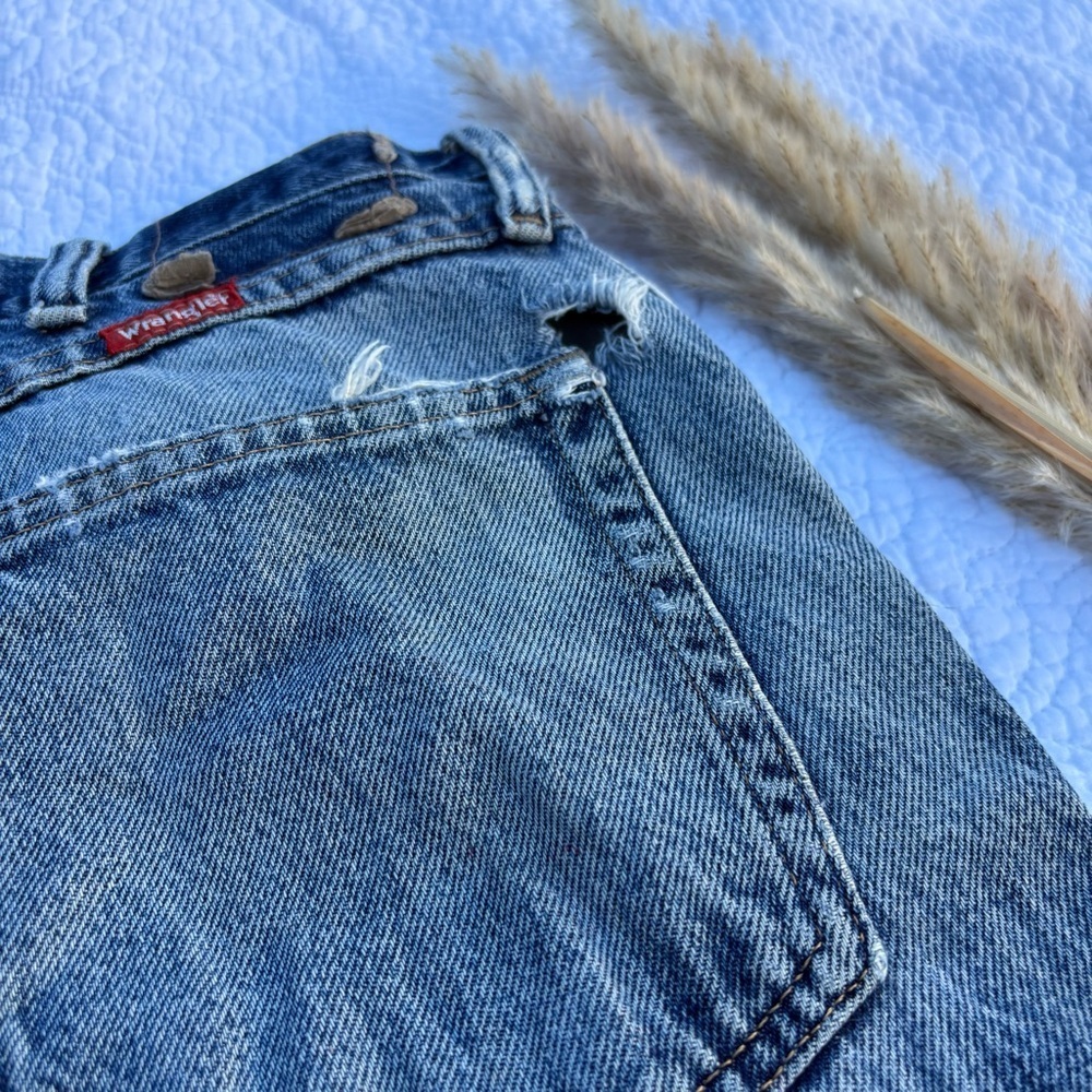 Vintage Distressed Wrangler Jeans | Tagged Men’s 34x32 | Fits Women’s 10/12 - Picture 2 of 16
